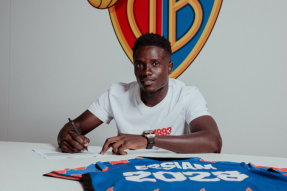 Ghanaian Emmanuel Essiam stays at FC Basel