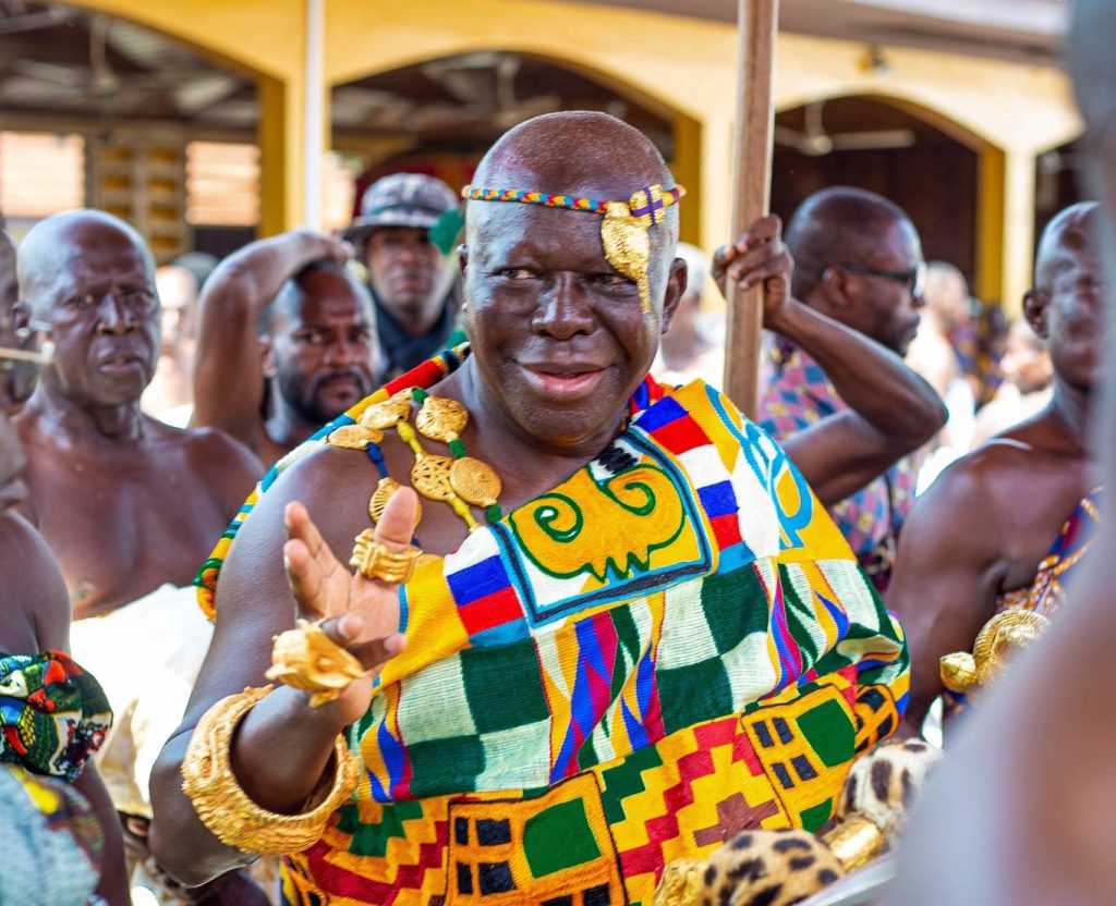 Otumfuo adopts Nana Pooley’s children for Educational Fund