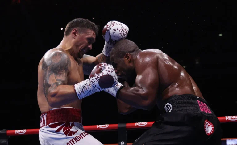 85293287007-usyk-fight