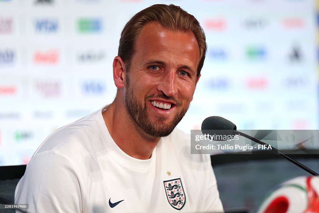 Kane urges England to play without fear in pursuit of glory