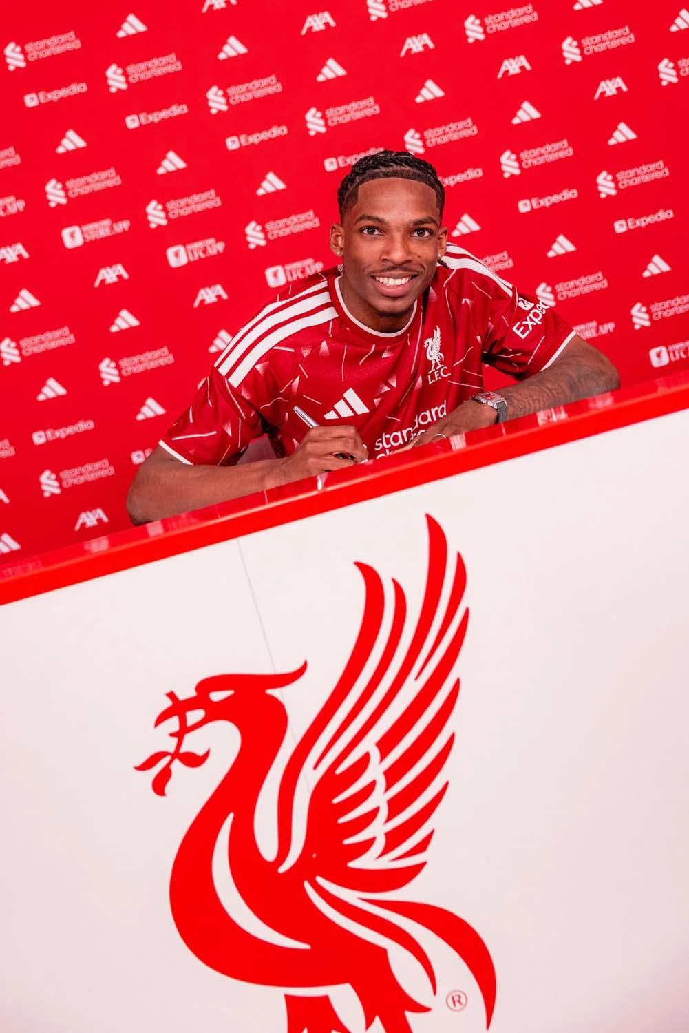 Liverpool sign Jeremy Jacquet